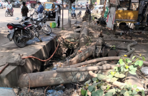 “पिंपरी-चिंचवडमध्ये नागरिकांना नळांमधून सांडपाणी मिळत आहे; PCMC ने काही आठवड्यांनंतर जाग येऊन मोफत टँकरची व्यवस्था करण्याचे आश्वासन दिले”