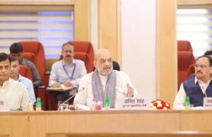 “नक्षलग्रस्त भागातील माओवादी कारवायांना आळा घालण्यासाठी महाराष्ट्राच्या निर्णायक पावल्या – मुख्यमंत्री एकनाथ शिंदे यांनी दिल्लीत आढावा बैठकीत स्पष्ट केले”