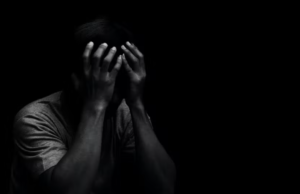 पुण्यातील तरुणाचा आत्महत्या; प्रेमिकेने आणि योग शिक्षकाने खोट्या बलात्काराचा गुन्हा दाखल करण्याची धमकी दिली.