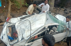 मुंबई-गोवा महामार्गावर भीषण अपघात: कार नदीत कोसळून दोघांचा जागीच मृत्यू, चालक गंभीर जखमी.