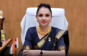 सविता प्रधान: १६ व्या वर्षी लग्न करून २ मुलांसह सासर सोडणारी, कौटुंबिक हिंसाचाराशी लढून IAS अधिकारी बनलेली एक प्रेरणा.