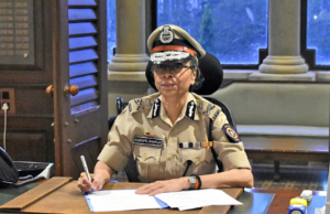 वरिष्ठ आयपीएस अधिकारी रश्मी शुक्ला यांची महाराष्ट्र डीजीपी पदावर पुनर्नियुक्ती; विधानसभा निवडणुकीपूर्वी झाली होती बदली.