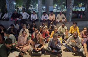 पुणे: जेहांगीर रुग्णालयाबाहेर मृतदेहाच्या दिलेल्या नकारावर उपोषण.