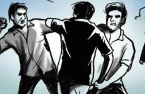 विरोधी टोळीशी संबंध ठेवल्याचा राग; मित्रावर पिस्तुलाच्या मुठीने हल्ला, आठ जणांवर खुनाच्या प्रयत्नाचा गुन्हा.