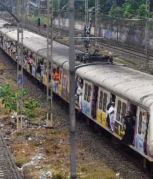 मुंबई लोकल ट्रेन: वाढती गर्दी, अपघात आणि विलंब – प्रवाशांसाठी गंभीर संकट