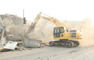 चिखली येथील कुदळवाडी भागात सलग दुसऱ्या दिवशी अनधिकृत बांधकाम निष्कासनाची कारवाई..