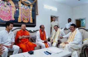 मुख्यमंत्री देवेंद्र फडणवीस यांची परम पूज्य स्वामी गोविंददेव गिरीजी महाराज यांच्यासोबत तिरुपतीत भेट! श्रीराम जन्मभूमीच्या कार्यावर सखोल चर्चा