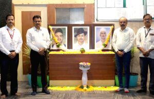 महापालिकेच्या वतीने शहीद दिनानिमित्त थोर क्रांतिकारकांना अभिवादन