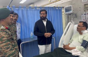 उपमुख्यमंत्री एकनाथ शिंदेंची श्रीनगर भेट; पहलगाम हल्ल्यात जखमी झालेल्या सुबोध पाटील यांची रुग्णालयात भेट घेऊन प्रकृतीची विचारपूस