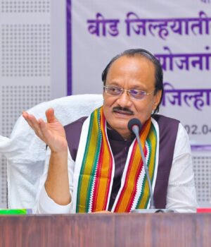 बीड जिल्ह्यातील विकासकामांचा आढावा; जिल्हाधिकाऱ्यांच्या उपस्थितीत महत्त्वपूर्ण बैठक संपन्न