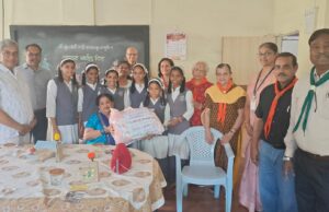 “समाजहितासाठी एकत्र येताय पुणे SGF आणि साई हेल्थ फाउंडेशन; शाळकरी मुलींना सॅनिटरी पॅड्सचे वाटप”