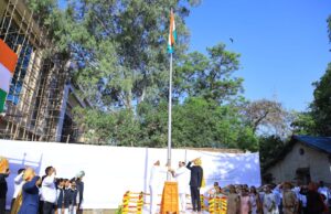 महाराष्ट्र दिनाचे औचित्य साधून वडगाव मावळ तहसील कार्यालयात भव्य ध्वजारोहण सोहळा – आमदार सुनील शेळके यांच्या हस्ते राष्ट्रध्वजाला मानवंदना