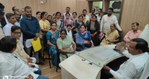 प्रभाग क्र. ९, शेगाव मधील रस्त्यांच्या प्रश्नावर नागरिकांची एकी; नगरसेविकां सौ. सुषमा भिसेसह निवेदन