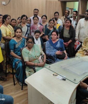 प्रभाग क्र. ९, शेगाव मधील रस्त्यांच्या प्रश्नावर नागरिकांची एकी; नगरसेविकां सौ. सुषमा भिसेसह निवेदन